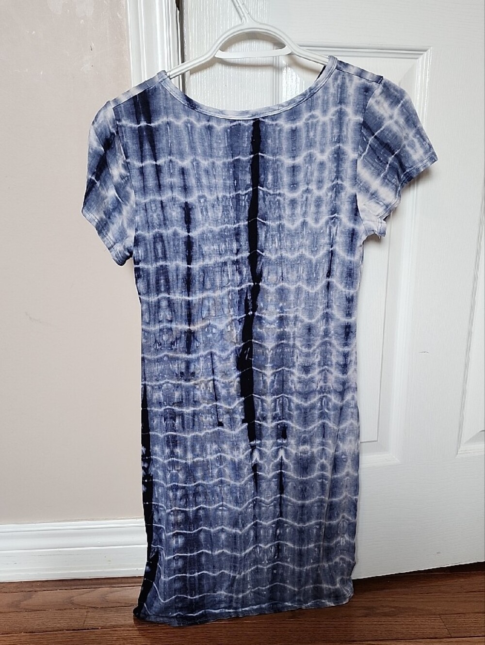 Olivia Rae Navy and White Tie-Dye Knot Side Tunic Dress With Short Sleeves - Picture 3 of 13